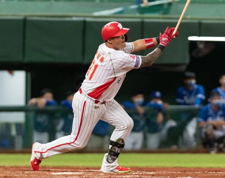 林智勝敲出逆轉安打,單場3打點。味全龍提供
