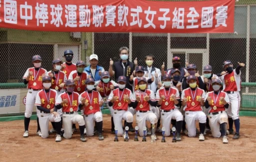 北市北投連兩年拿下國中軟式聯賽女子組冠軍。大會提供