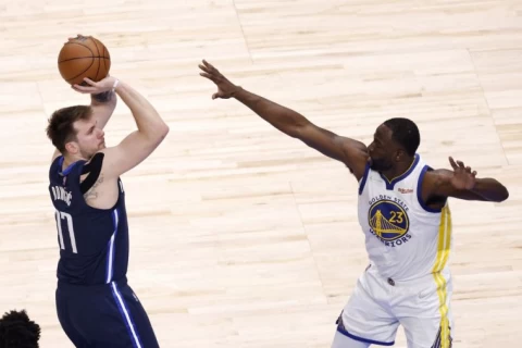 Draymond Green 表示守 Luka Doncic 像是在守詹皇。法新社