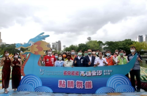 陳其邁出席愛河龍舟嘉年華點睛儀式。高雄運發局提供