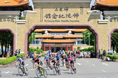 111年全國中等學校公路錦標賽開賽出發。自由車協會提供