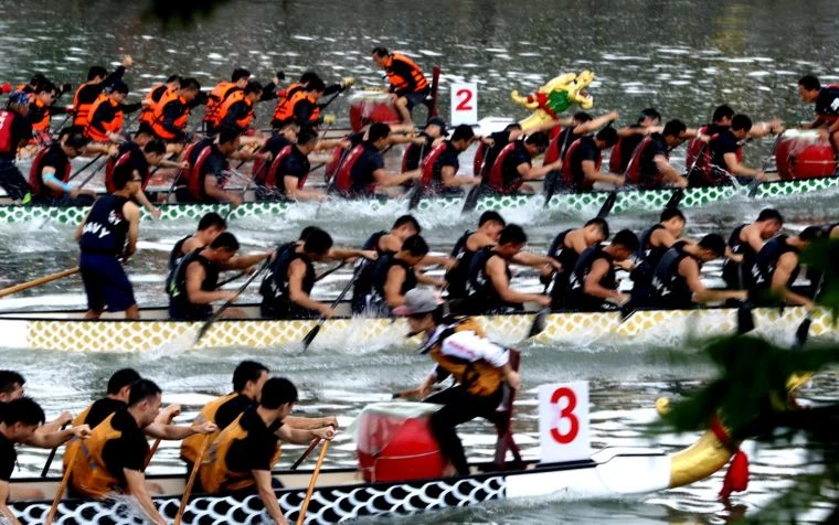 6月4日主要為400公尺直道賽競技龍舟賽。高雄運發局提供