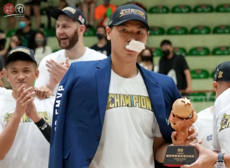 胡瓏貿奪下FMVP。官方提供