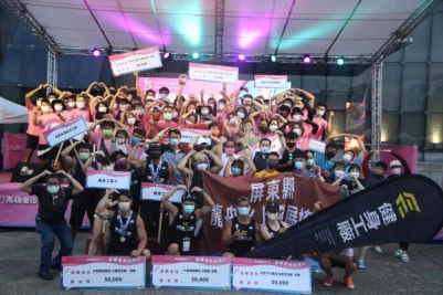 高雄龍舟嘉年華會圓滿閉幕大合照。高雄運發局提供