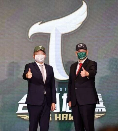 中職會長蔡其昌、台鋼會長謝裕民。李鴻明攝