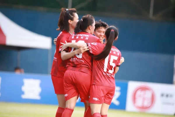 隊長蔡莉真(10號)射進致勝球。花蓮女足提供