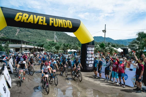 0002 Gravel Fundo Stage 2高雄六龜荖濃溪站吸引150位單車愛好者參賽。輪動台灣運動協會提供