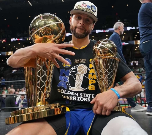 Stephen Curry 拿下生第四冠和首座 Finals MVP 後引發許多後續話題。摘自勇士推特