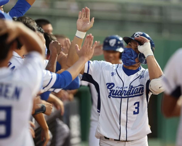 王勝偉開轟。富邦悍將提供