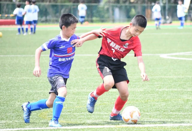 桃園自強國小藍衣和宜蘭縣凱旋國小1比1平手。 大會提供