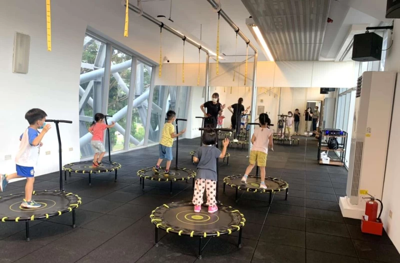 財團法人高雄市基督教青年會(YMCA)經營的左營運動中心,已有不少民眾陸續前往體驗。高雄市政府運發局提供