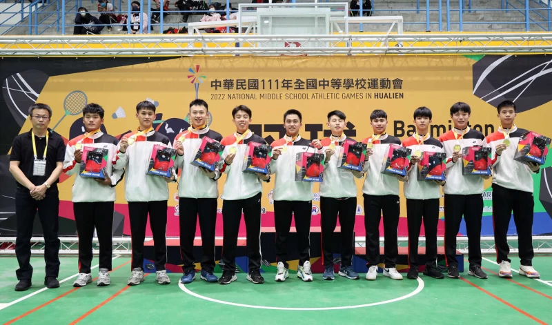 羽球高中男子團體賽冠軍台中市西苑高中。郭運復提供