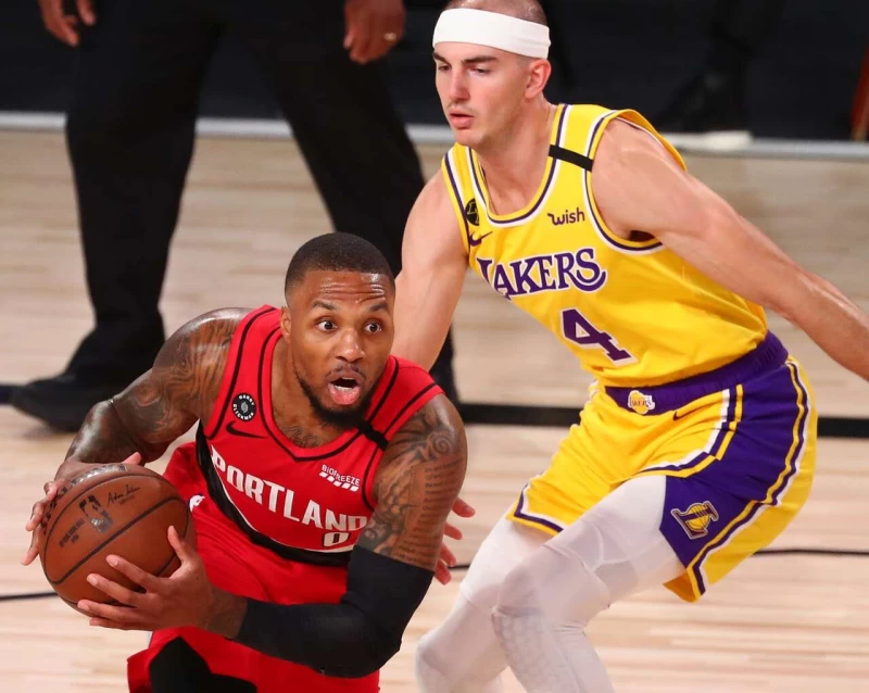 拓荒者提前為Lillard 送上大約。法新社