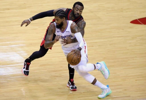 新賽季將與 Kawhi Leonard 和 Paul George 合作,這讓 John Wall (前)感到十分開心。法新社