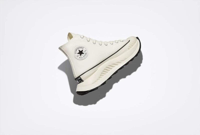 CHUCK 70 AT CX A01682C 建議零售價為新台幣3280元。官方提供
