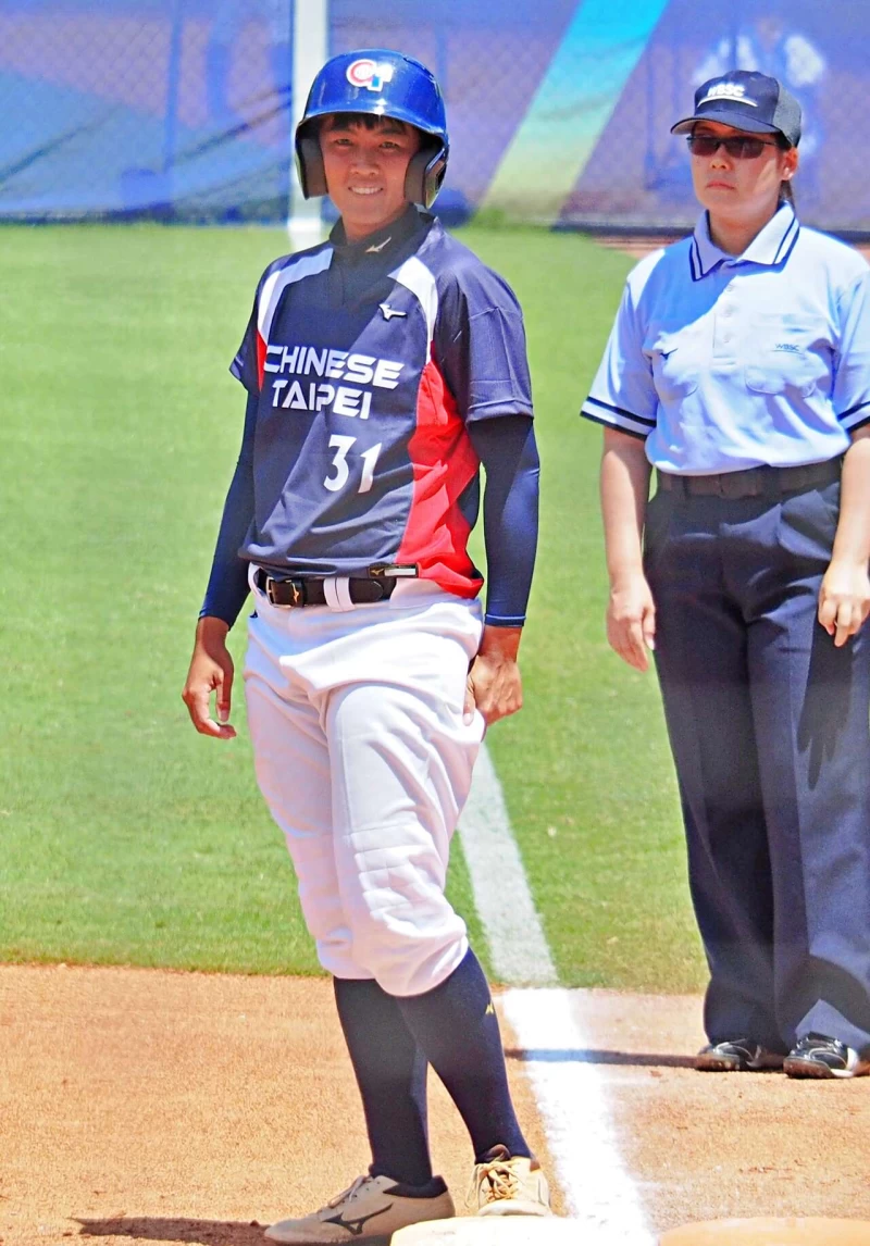 陳家宜敲出致勝安打。（記者顏如玉攝）