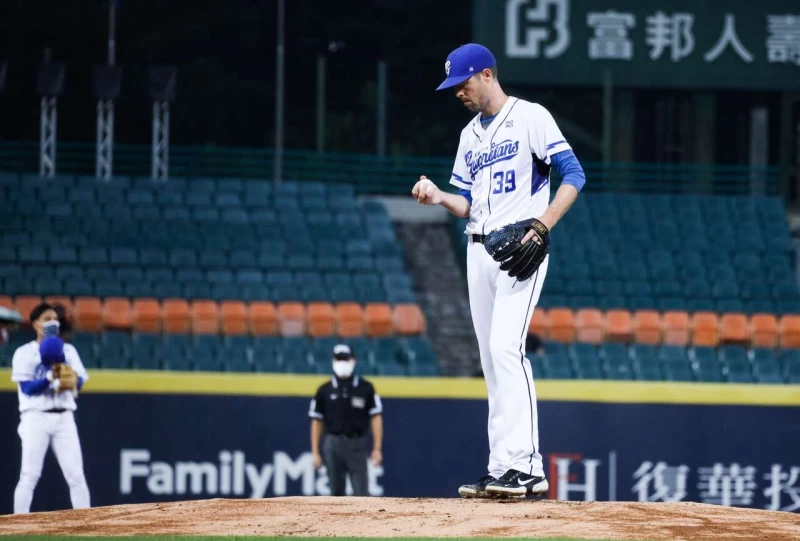 羅力吞下本季首敗,富邦11連敗又再追平紀錄。富邦悍將提供