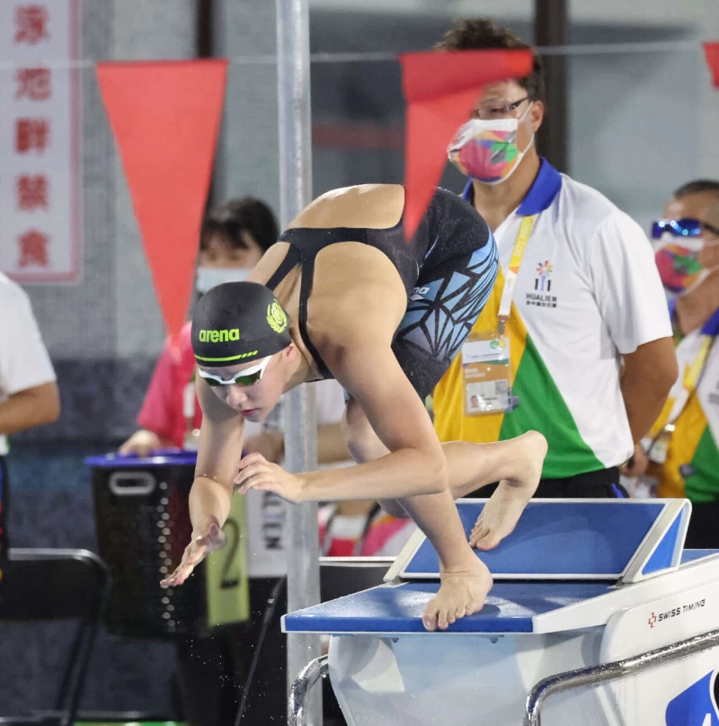 林家嫻是花蓮全中運表現最突出的國女泳將。李天助攝