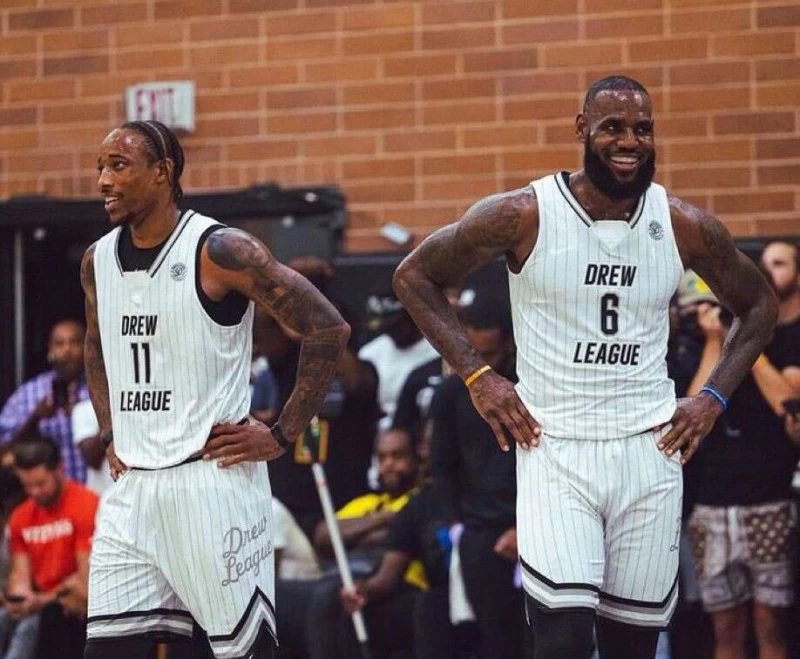 老詹驚喜現身Drew League聯手DDR。摘自James推特