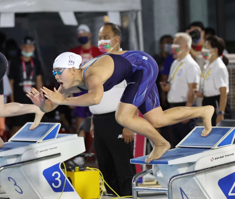李佳勳的100、200蛙成績都優於高女組。李天助攝