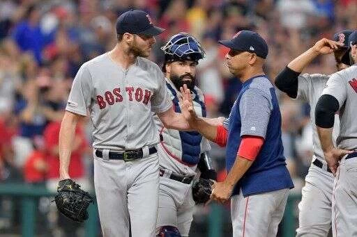 塞爾（Chris Sale）被強襲球擊中小拇指退場。法新社