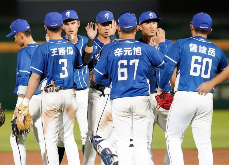 富邦悍將中止13連不勝。富邦悍將提供