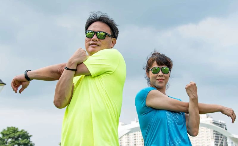 曹竣崵一家愛運動挺公益 你捐款送暖 720 armour送你海廢再生鏡 （品牌公關提供）