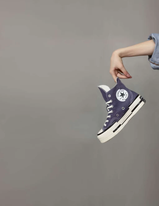 本次Converse Chuck 70 Plus系列鞋款帶來4款豐富配色,每款均採用源於Chuck 70的OrthoLite鞋墊和PU鞋後跟提升舒適感。官方提供