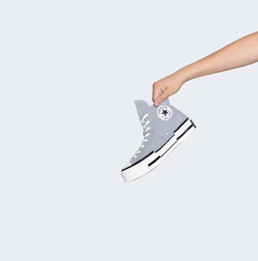 Converse Chuck 70 Plus系列將於8月4日起於指定店點上市,鞋款建議零售價為新台幣3080元。官方提供