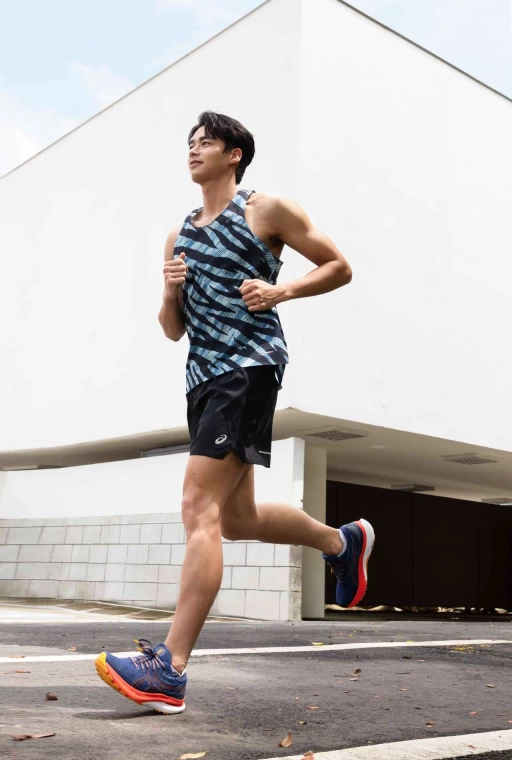 ASICS專業運動形象大使林敬倫演繹 跑出GEL KAYANO 29輕盈步伐。官方提供