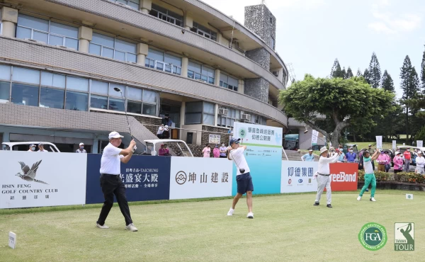 開球儀式,新豐高爾夫球場總經理李錦復(左起)、仰德集團副總經理許家堯、總統府國策顧問秦嘉鴻、TPGA理事長陳榮興、TPGA提供/葉勇宏攝