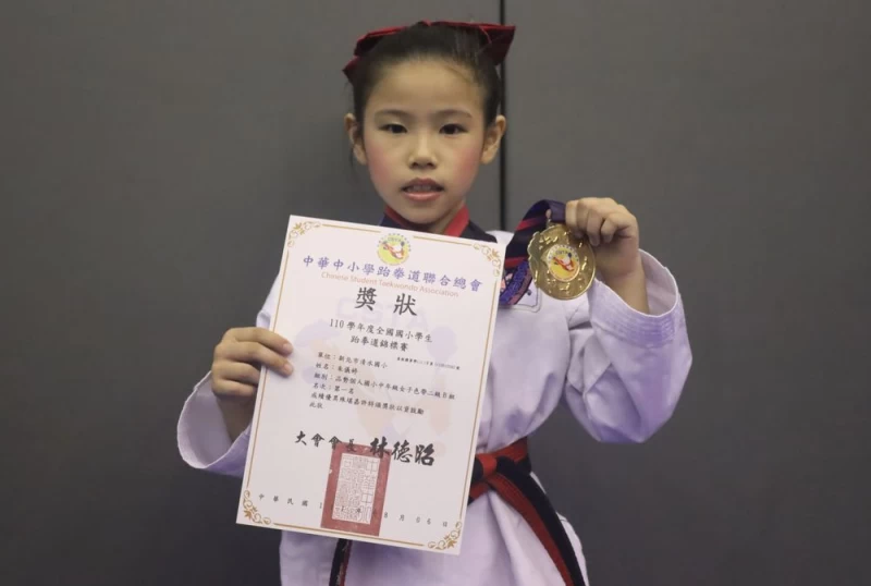 朱儀婷車禍「破腳」都不放棄跆拳道,這次參賽拿到分組第1名。