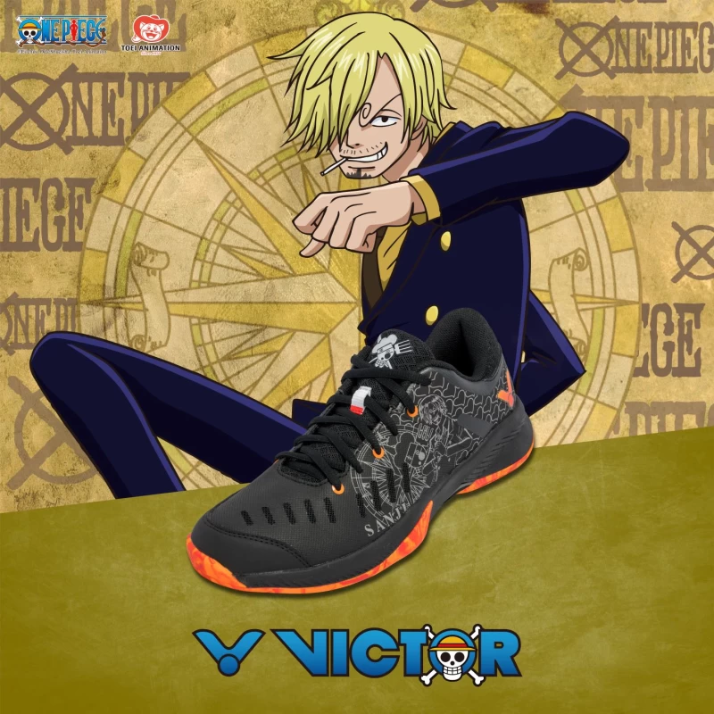 VICTOR羽球鞋結合航海王經典角色香吉士的代表色火焰紅橘色搭配黑色鞋體細節部分,鞋舌採用菸頭意象重現漫畫經典。官方提供