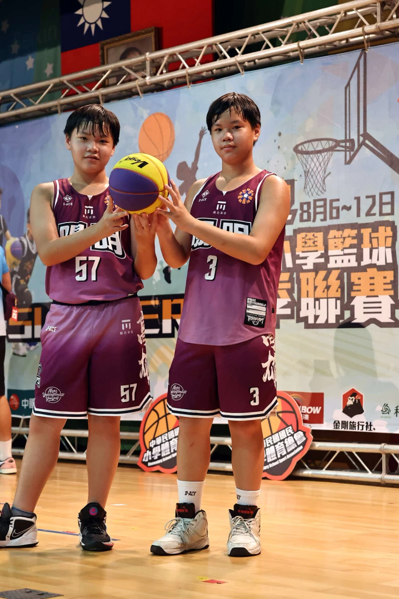 高雄陽明國小雙胞胎兄弟檔。官方提供