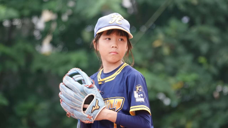 熊快樂少棒紫女將林芷安擔任先發投手。大會提供