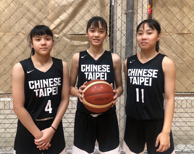 3名考進北一女培訓國手民族李婕安(左起)、潘陳家姍、大倫張映庭。大會提供