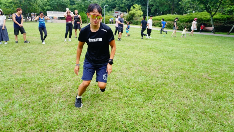 何孟秋以前羽球員,現在是健身教練。官方提供