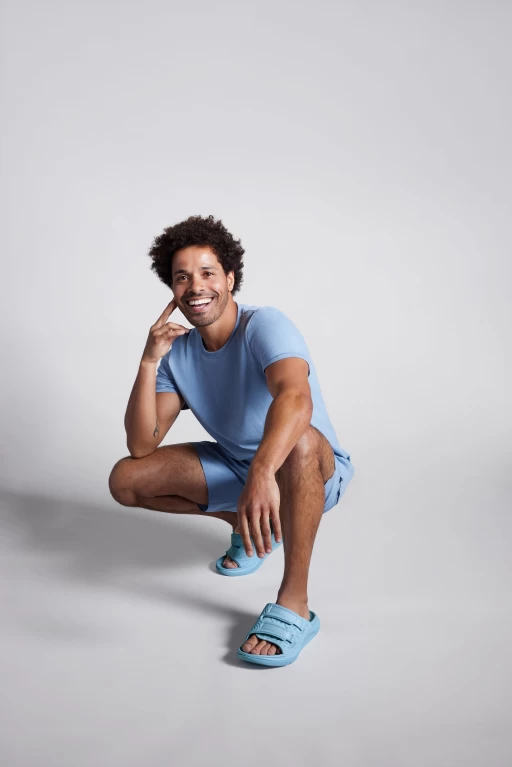 HOKA 2022粉彩新色系Pastel Pack繽紛登場,Ora Luxe 男女共款夏日藍 冰河白。官方提供