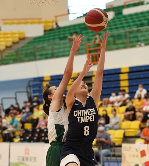 U16中華女籃葉侑璇突破左手鉤射。官方提供