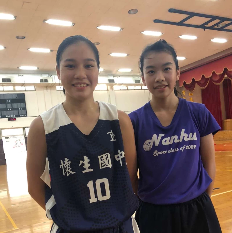 懷生姊妹檔姊姊陳姿宸(左)2場飆53分妹妹陳雨萱(右)。大會提供