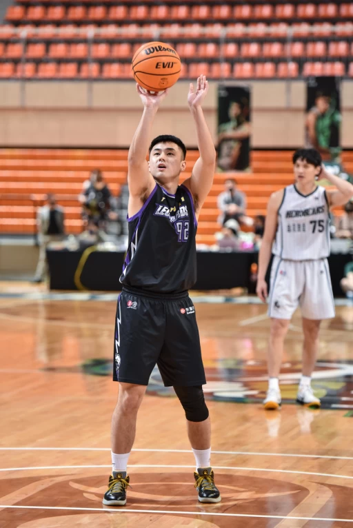 桃園雲豹黃奕勝在場上實著Kobe。官方提供