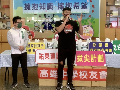 張幃翔與孩子們分享自身故事來勉勵學童樂在其中去實行有意義的事。官方提供