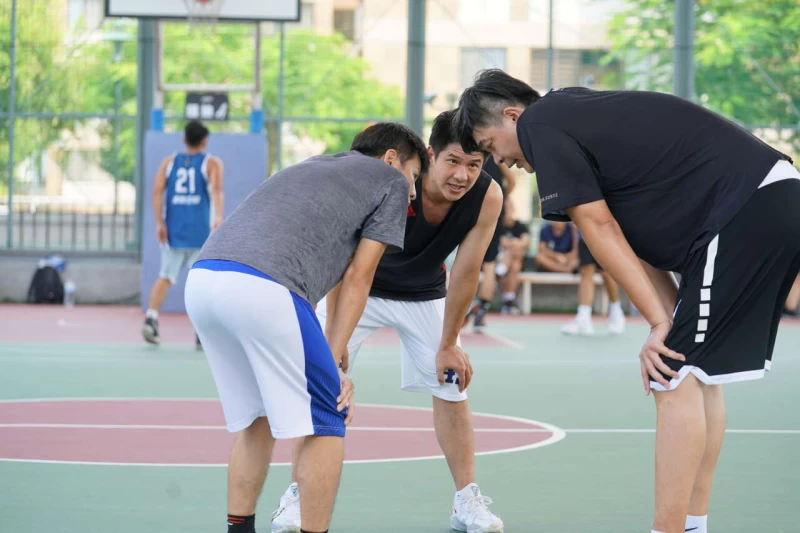 平均年齡43歲的制服組與在地年輕好手較勁。大會提供