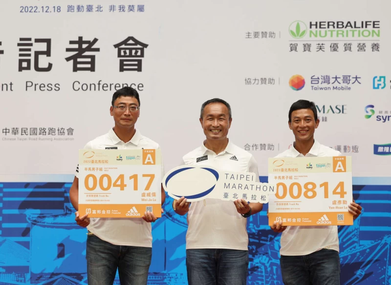 盧威儒(左起)、李再立和盧彥勳。李天助攝