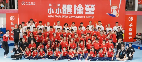 運動局長李昱叡代表盧秀燕市長出席活動 感謝企業扎根培育體操人才。(台中運動局提供)