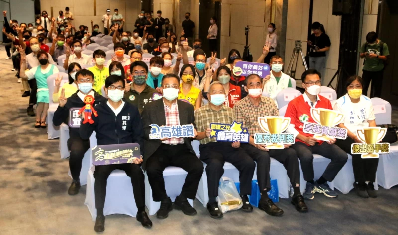 高雄市今(5)日表揚54位年度體育有功人員。官方提供