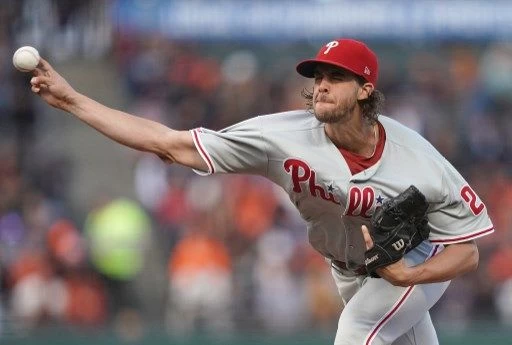 費城人先發投手諾拉（Aaron Nola），近7場獲得3勝4敗，ERA來4.30、WHIP卻只有1.16的成績。法新社