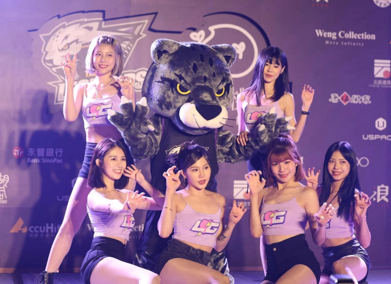 桃園雲豹啦啦隊電豹女。李天助攝