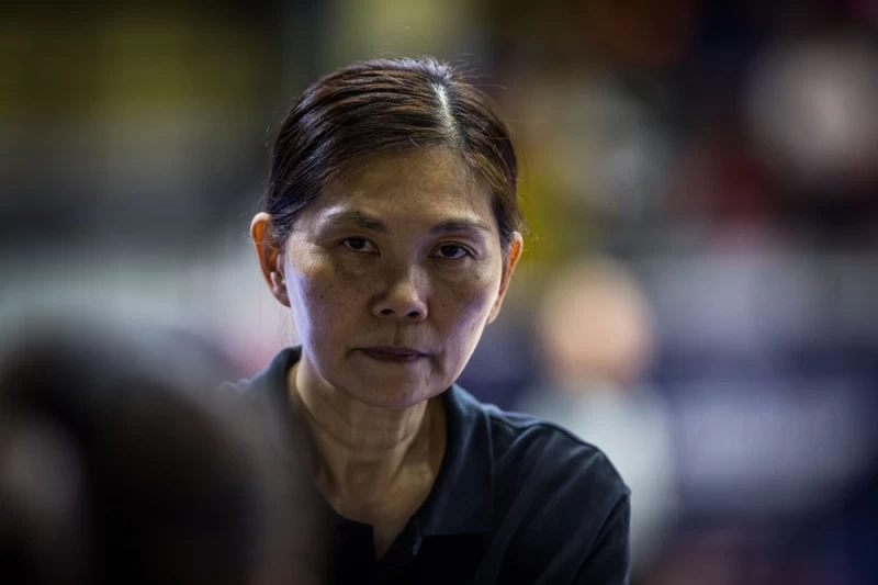 中華隊下半場攻守離譜總教練陳美莉臉色沉重恨鐵不成鋼。官方提供