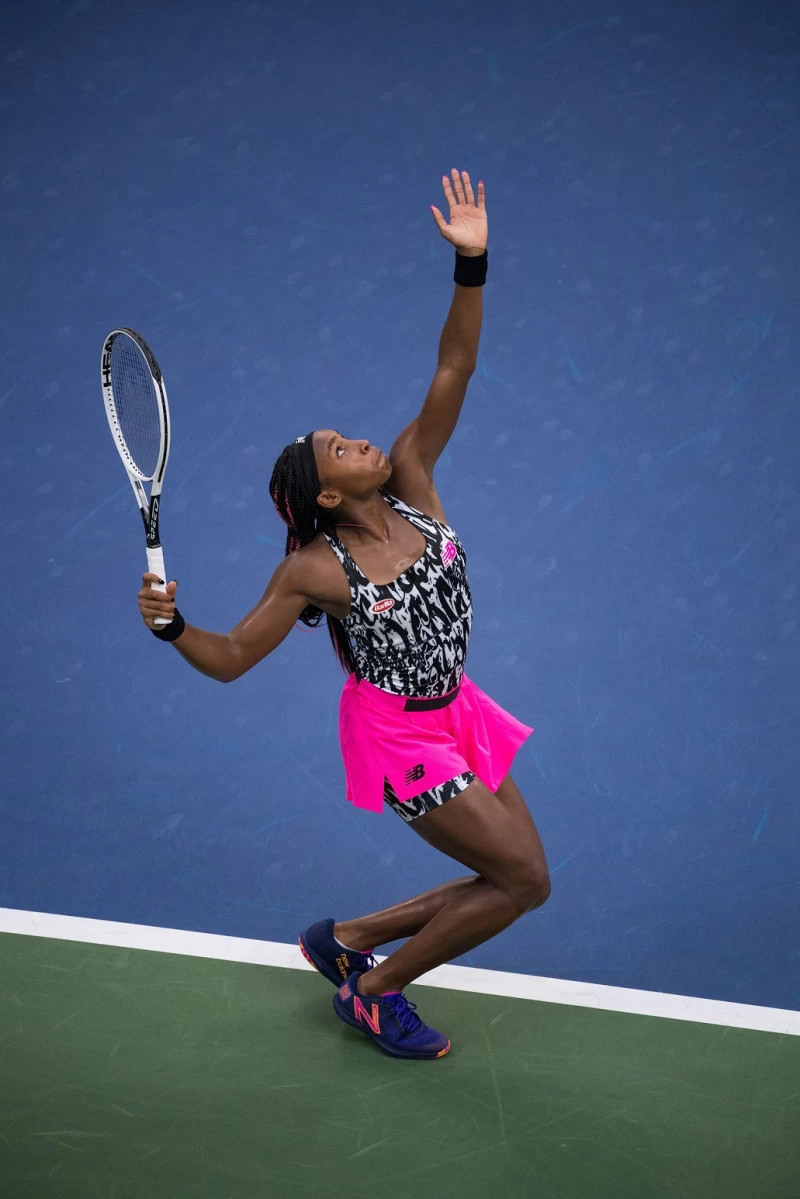 勞力士代言人科妮高夫Cori Gauff在2021年美國網球公開賽氣勢發球。Rolex Ben Solomon提供